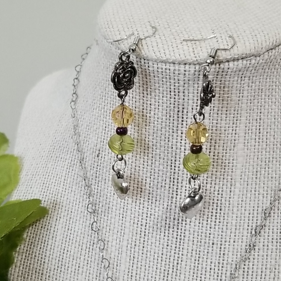 💚3/$25! NWT Dainty retro heart necklace set - Picture 3 of 3